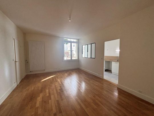 location Appartement T2 DE 52.1m² À PARIS - Photo 1