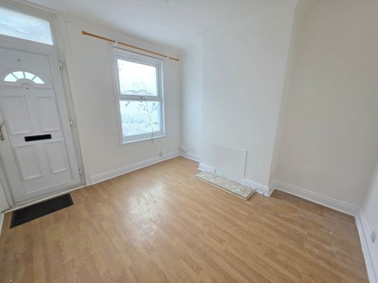 3 Bed Terraced House, Ridgway Road, LU2 - Photo 1