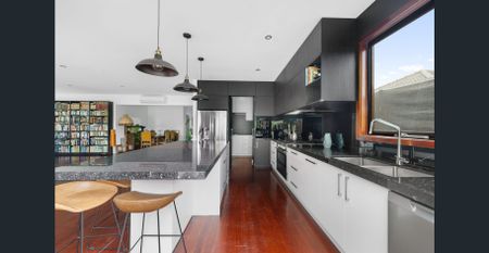 Extraordinary Family Living with Space, Comfort & Energy Efficiency - Photo 2