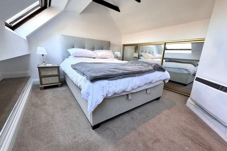 Howell Hill Close - Photo 3