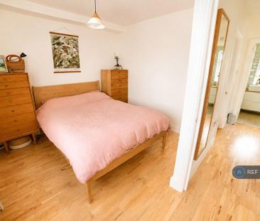 3 bedroom end of terrace house to rent - Photo 3