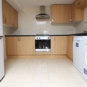 3 bedroom apartment to rent - Photo 2