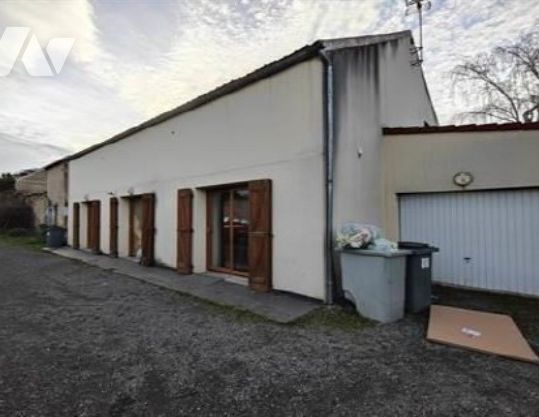 MAISON DE VILLE EN PLEIN CENTRE DE VILLENEUVE LA GUYARD (89) - Photo 1