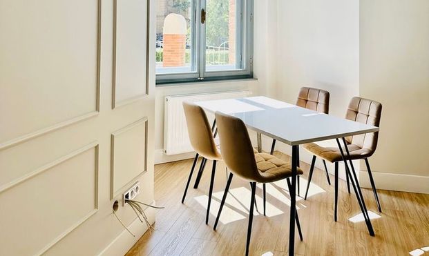 Prenájom izby s balkónom v srdci mesta Košíc ! Izba je súčasťou 4-izbového bytu - Fotografia 1