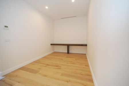 Convenient Location - Photo 5