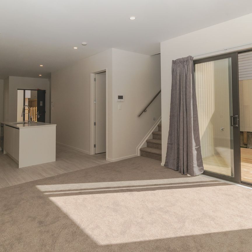 Great Modern Home - Photo 1