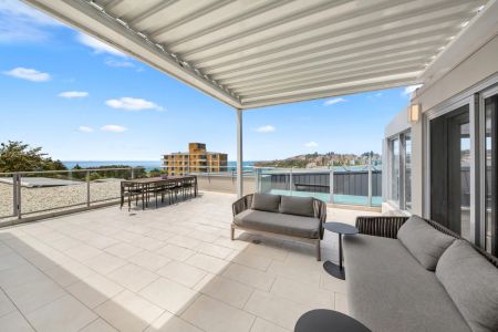 Penthouse Apartment with Superb Entertainer's Terrace & Spectacular Ocean Views - Photo 2