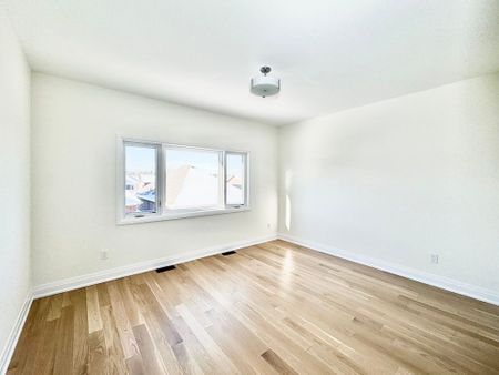 For Lease - 30 Sweet Cicely Street, Springwater, Ontario - Photo 4