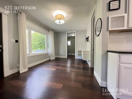 Renovated East End 2 Bed 1 Bath with Backyard Oasis - Photo 2