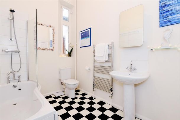 Park Terrace, BOGNOR REGIS - Photo 1