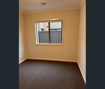 Charming Family Home in a Serene Neighbourhood - Photo 2