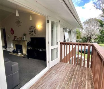 3 Bedroom Home in Upper Hutt - Photo 2