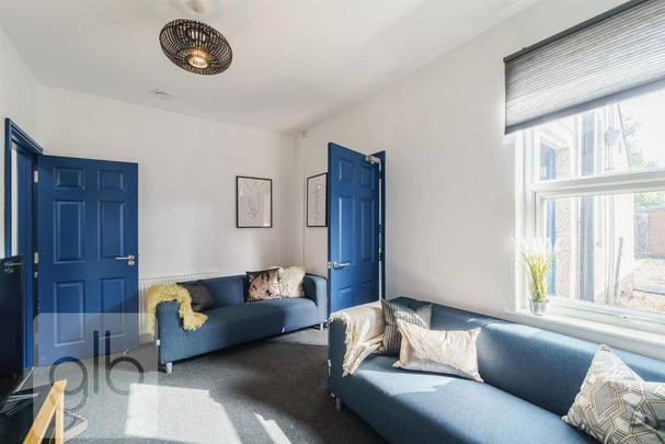 1 bedroom in a house share to rent - Photo 1