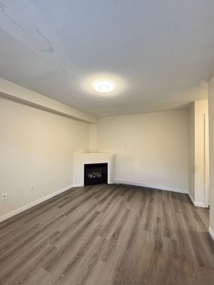 For Lease - 163 Flagstone Way, Newmarket, Ontario - Photo 1