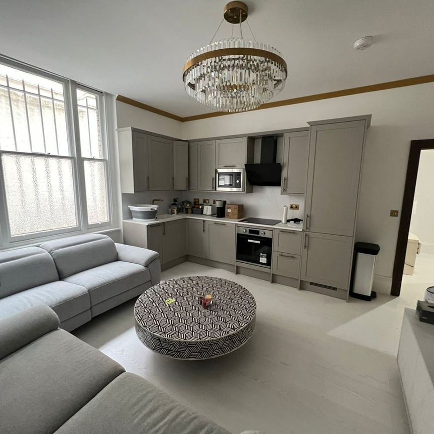 2 Bed Flat, Bickenhall Mansions, W1U - Photo 1