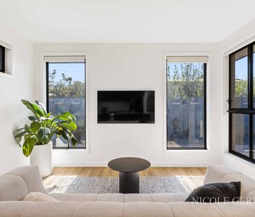 Where Style Meets Substance - Photo 4