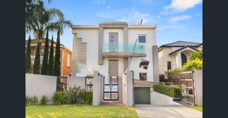 Stunning mansion architectural design in premier location - Photo 2