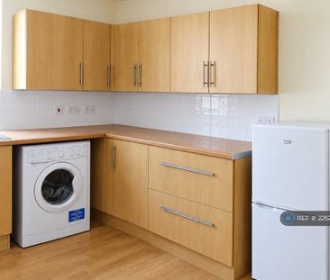 2 bedroom maisonette to rent - Photo 4
