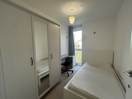 Bright and Stylish 1 bed to Let in Ivy Point, East London - Photo 4