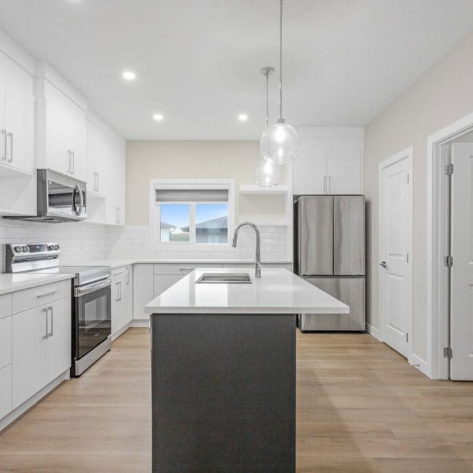 Beaumont Unfurnished townhouse Rental in Ruisseau - Brand New Luxury 3 bed townhouse in the Trendy and Quiet Town of Beaumont! - Photo 1