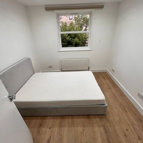 Room in a Shared House, Lockesfield Place, E14 - Photo 1