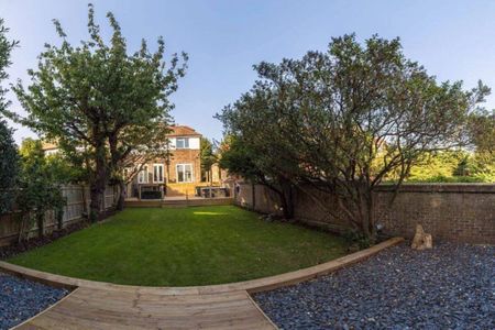 5 Bed Semi-Detached House, Wilbury Crescent, BN3 - Photo 4