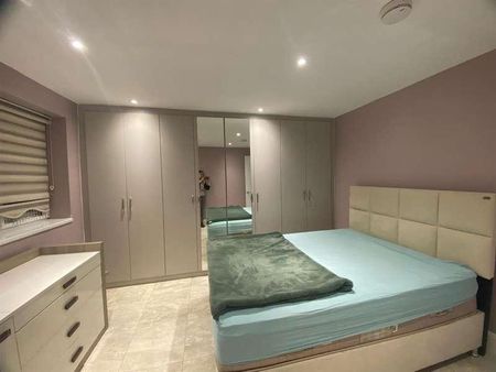 Lambs Terrace, Great Cambridge Road, London, N9 - Photo 2