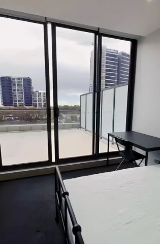 8 Studio Dr, Sydney - Photo 3