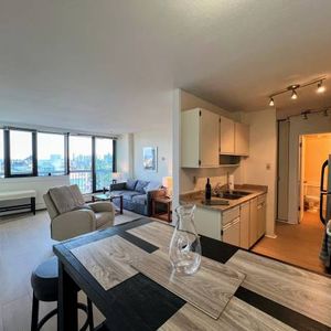 SEMI FURNISHED 1 Bed Condo with Spectacular View Located in James Bay/ - Photo 2