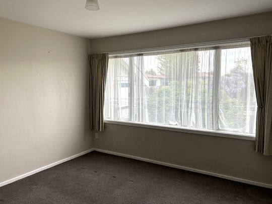 Three Bedroom Property - Photo 1