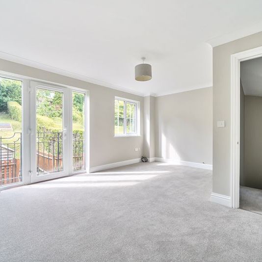 Kings Road, Haslemere, Surrey, GU27 - Photo 1