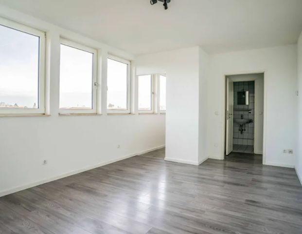 Nettes Dachgeschoss-Appartement mit Einbauküche und Aufzug in ruhiger Lage - Foto 1