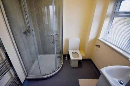 1 bedroom in a house share to rent - Photo 5