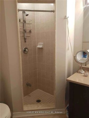 Condo Townhouse For Lease | W9194945 - Photo 2