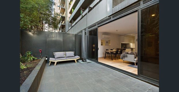 Contemporary space, chic style and spectacular courtyard! FULLY FURNISHED - Photo 1
