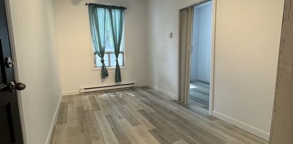 Ville-Marie - Géant 5 1/2 + Bureau - Photo 2