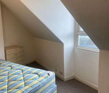 Room in a Shared House, Sussex Place, BS2 - Photo 3