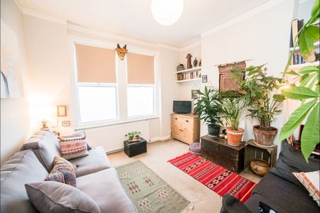 1 Bed Flat, Kingswood Road, SW2 - Photo 2