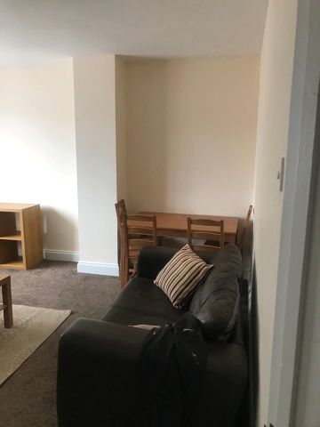 1 Bed Flat, Waller Avenue, LU4 - Photo 2