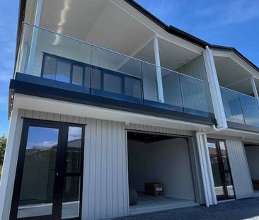 Stylish and Easy Living – 3-Bedroom Townhouse ... - Photo 4