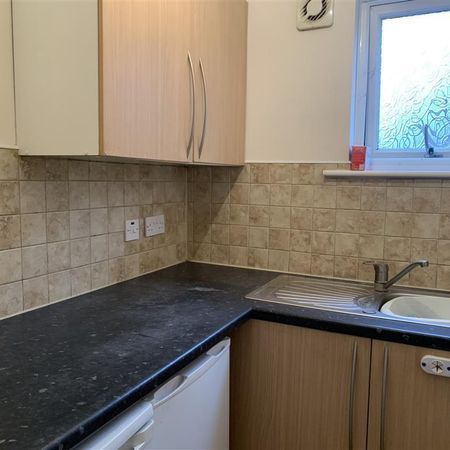 Court Close, AYLESBURY - Photo 3