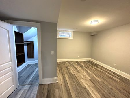 For Lease - 39 Whitburn Crescent, Toronto, Ontario - Photo 3