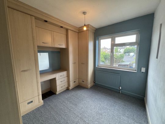 3 Bedroom Terraced - Photo 1