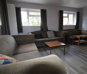 7 Bed Semi-Detached House, Richmond Gardens, SO17 - Photo 1