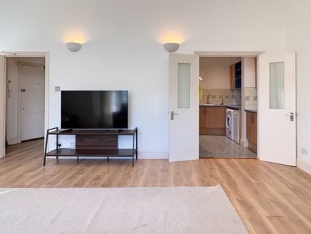 2 Bed Flat, Albert Terrace, NW1 - Photo 3