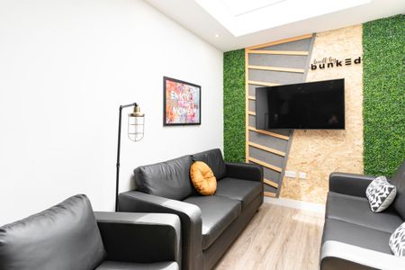 Manners #128 - Photo 2