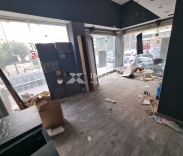 Μπροστά στη στάση μετρό Ανάληψη - Photo 2