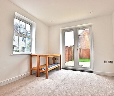 5 bedroom semi detached house to rent, - Photo 4