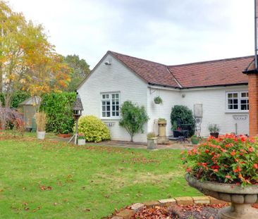 1 bedroom mews to rent - Photo 6