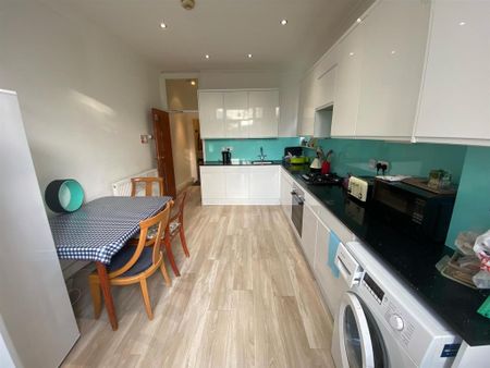 1 bedroom in a house share to rent - Photo 5